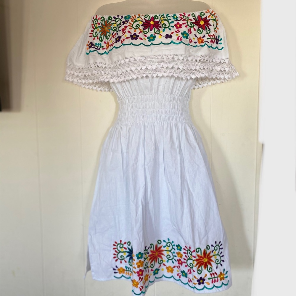 White dress - Picture 3 of 5